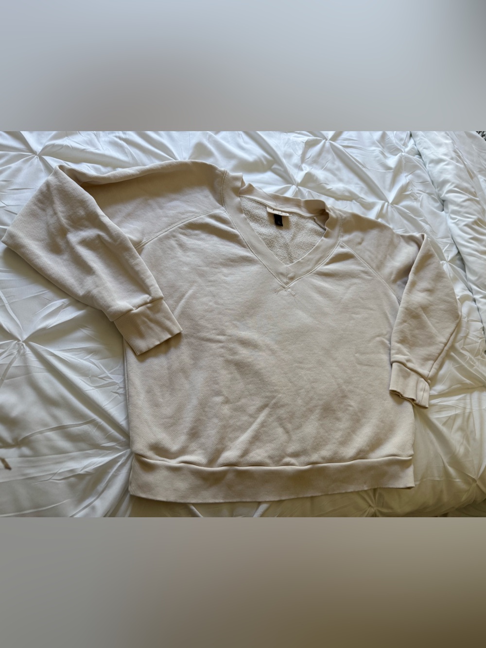 Universal Thread Cream V-Neck Sweatshirt - Medium Cozy